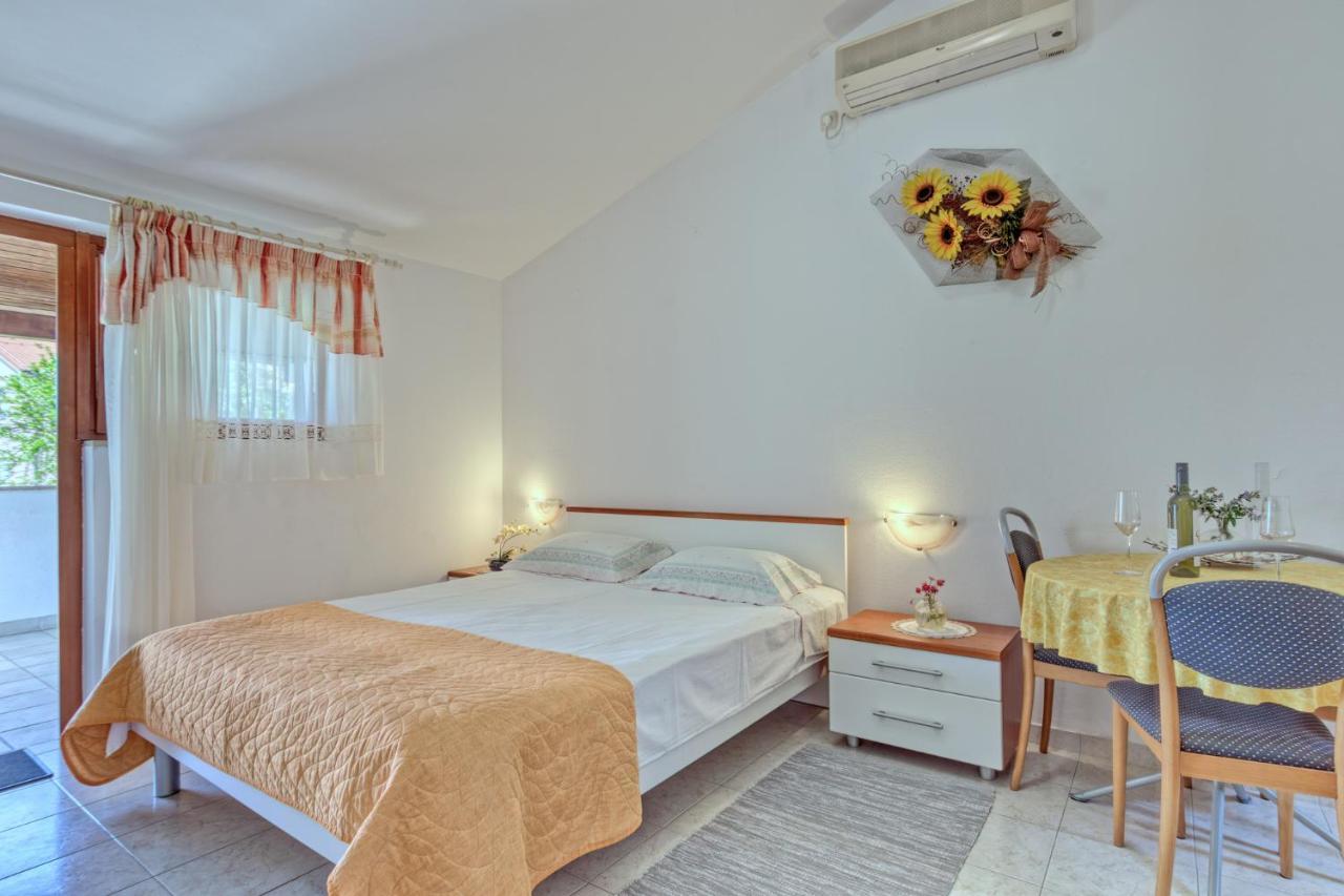 Apartmets Slavica 1644 Banjole Esterno foto