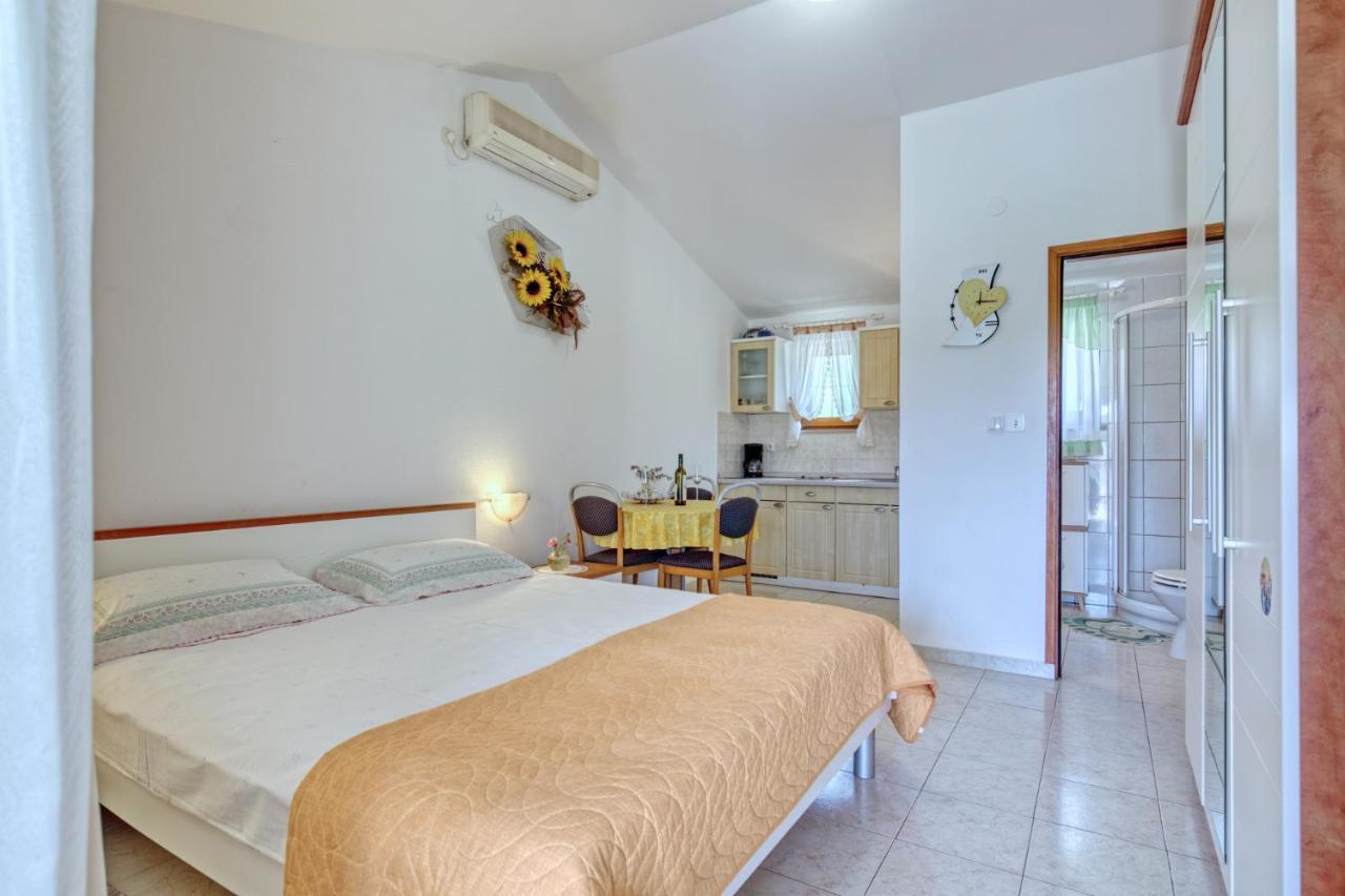 Apartmets Slavica 1644 Banjole Esterno foto