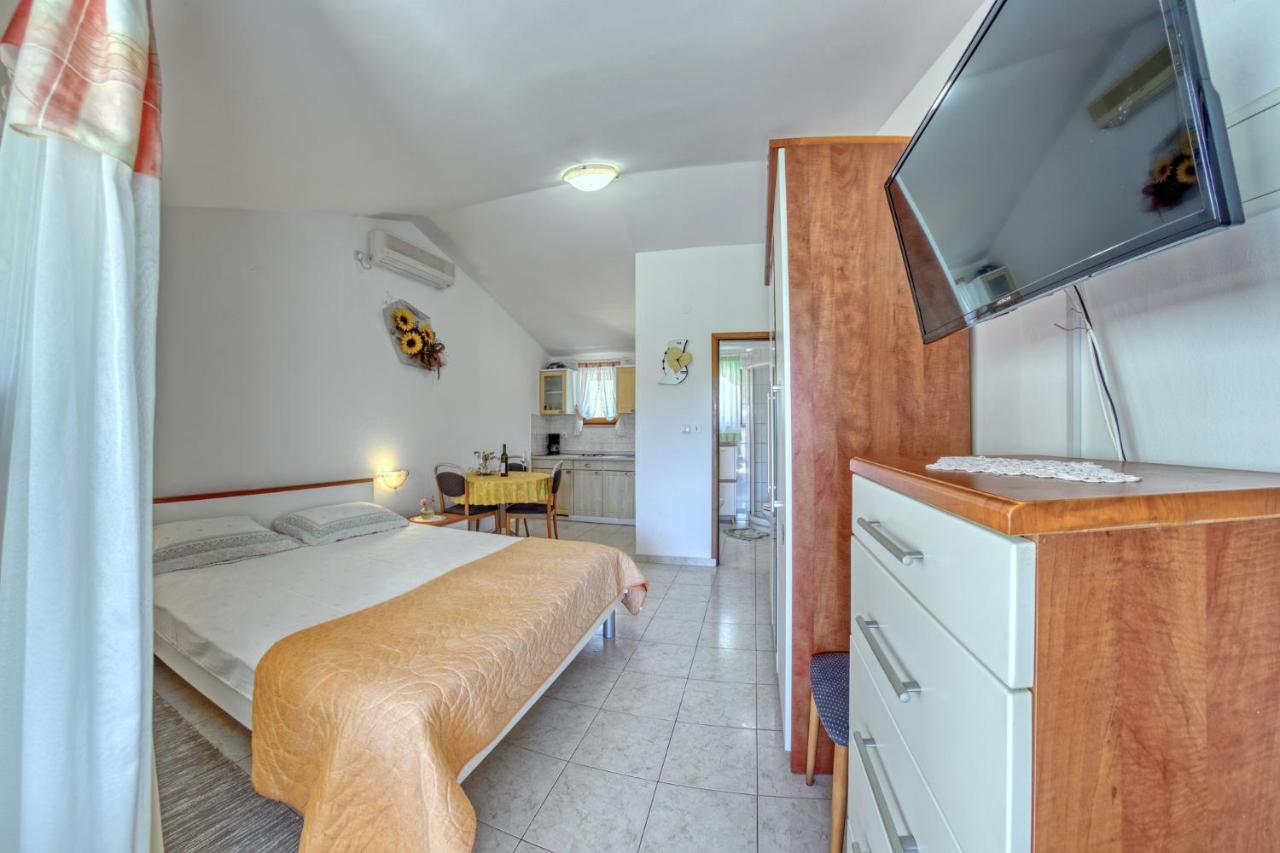 Apartmets Slavica 1644 Banjole Esterno foto