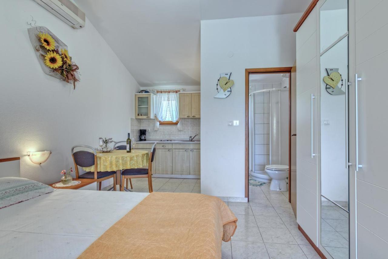 Apartmets Slavica 1644 Banjole Esterno foto